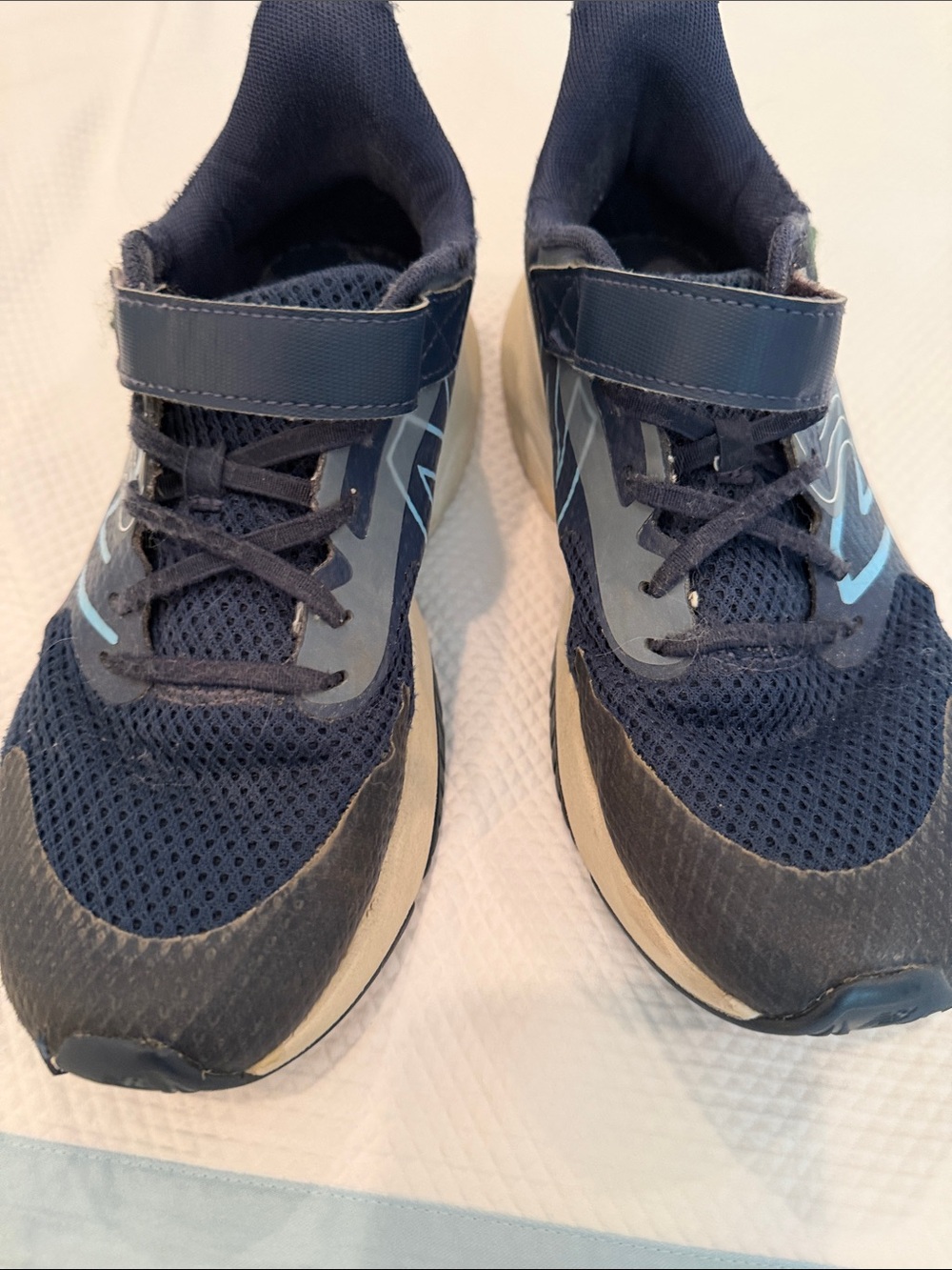 Boys Newbalance tennis shoes, play condition, size 5.5